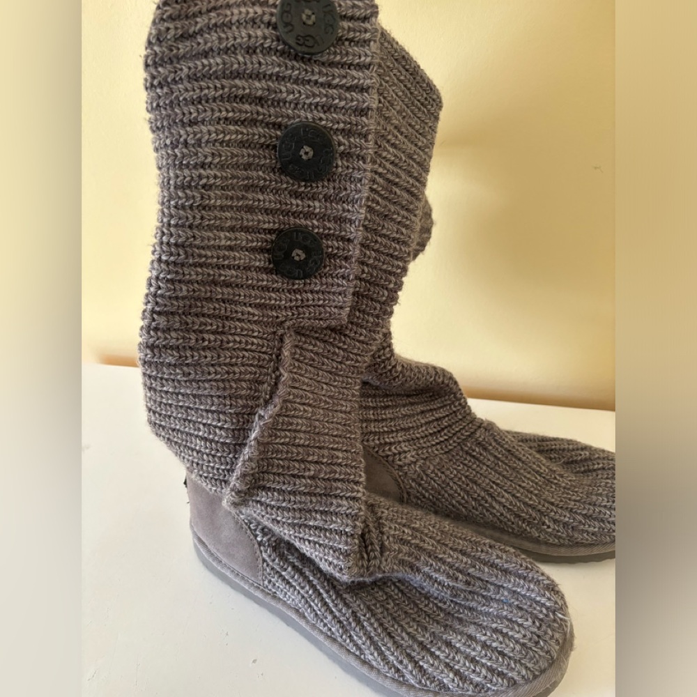 UGG boots size 8 sheepskin lined sole